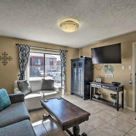 Game Day Retreat Pool Access, 2 Mi To Texas A And M Apartment